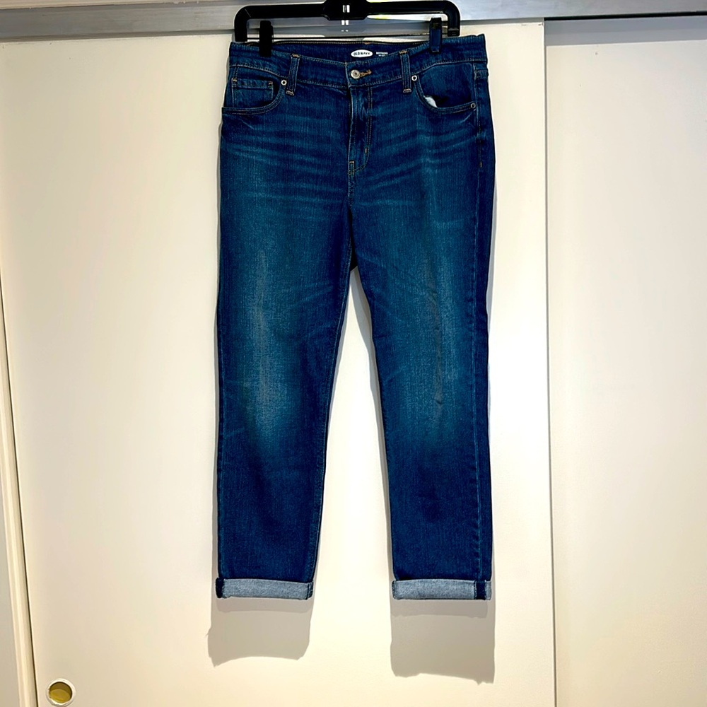 Old Navy Boyfriend mid-rise jeans. Size 6
